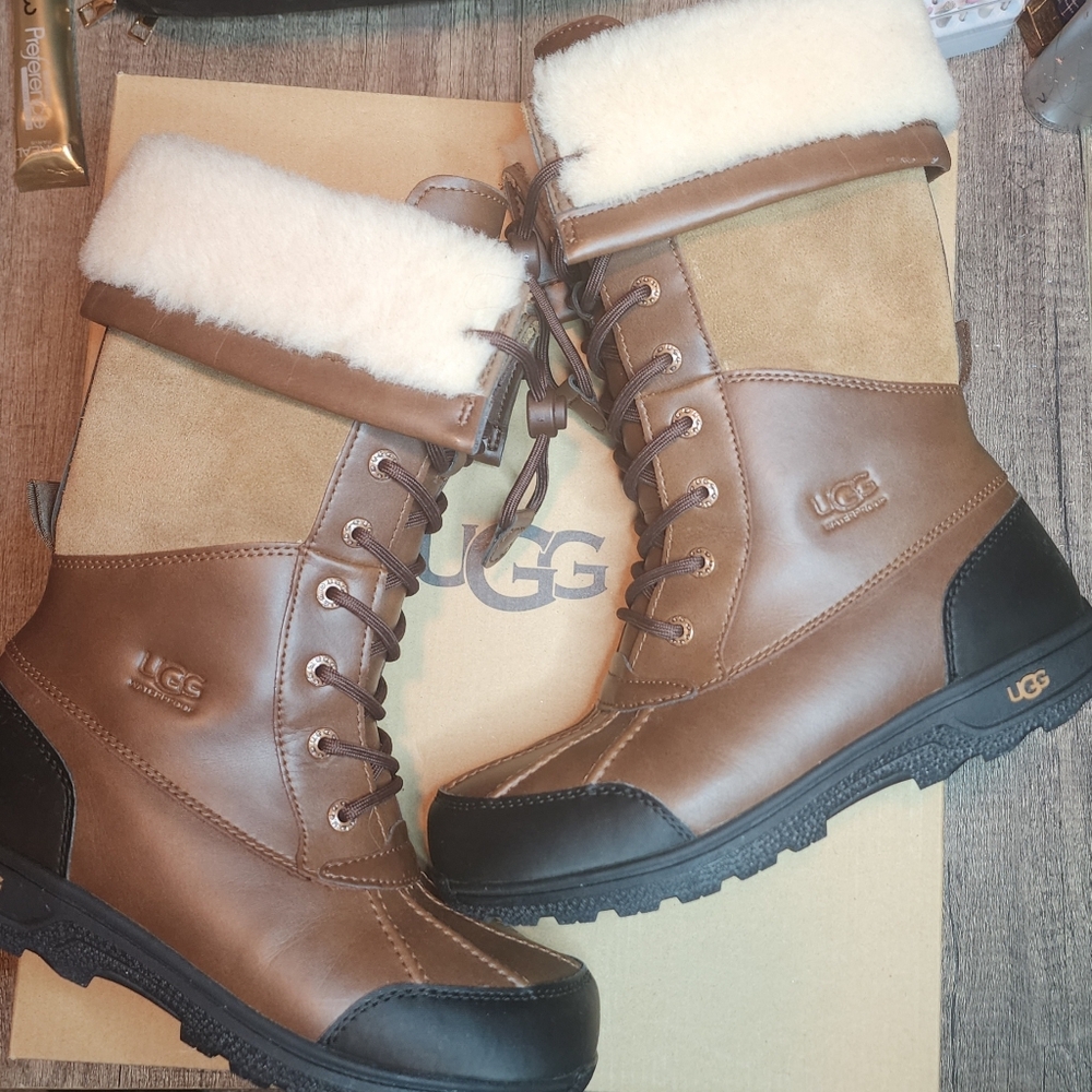 UGG boots. K BUTTE TOGGLE    TALL